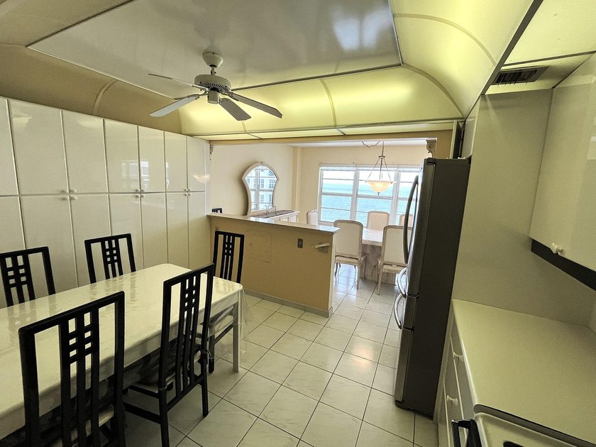 Beautiful direct ocean views from this rarely available &amp; highly - photo 12