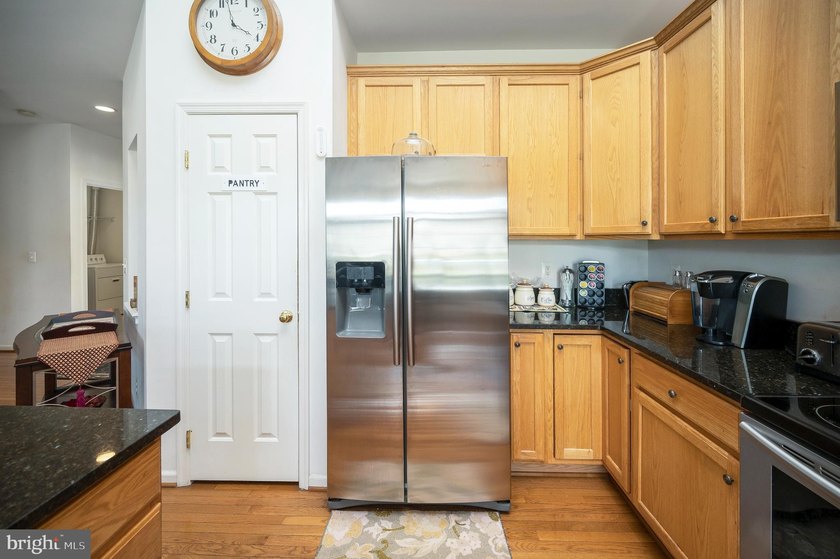 Beautiful 4-bed, 3.5-bath rambler in Hopyard Farm with a - photo 12