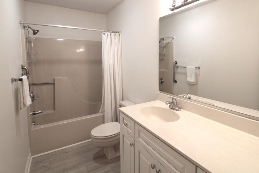 This 1st floor 1BR/1.5BA unit is located at Fairwood Lakes III - photo 17