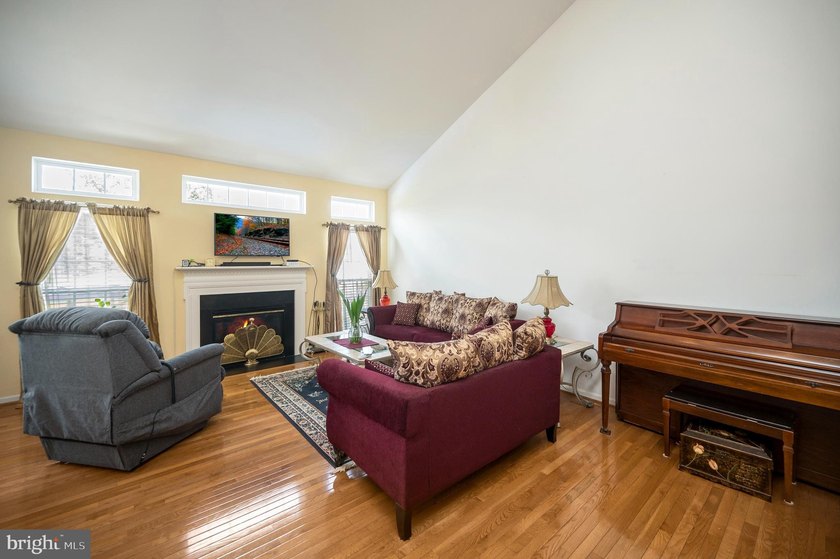 Beautiful 4-bed, 3.5-bath rambler in Hopyard Farm with a - photo 18