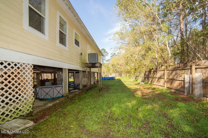 Charming 3-Bedroom Home in Waveland Lot goes street to street - photo 25