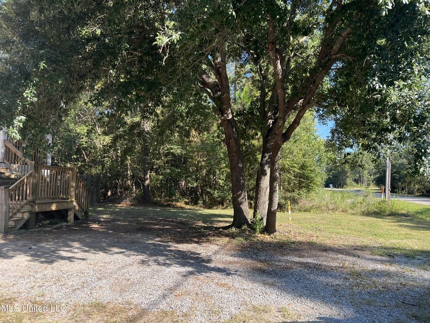 Charming 3-Bedroom Home in Waveland Lot goes street to street - photo 27