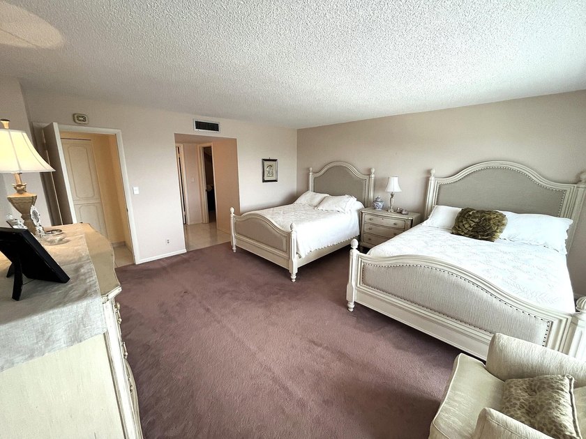 Beautiful direct ocean views from this rarely available &amp; highly - photo 27