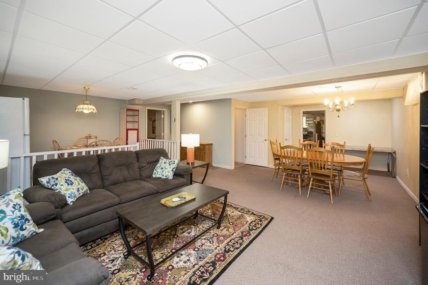 Beautiful 4-bed, 3.5-bath rambler in Hopyard Farm with a - photo 43