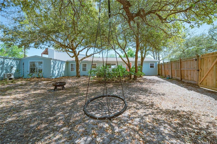 GREAT INVESTMENT OPPORTUNITY &amp; LOCATION! Enjoy this relaxing - photo 12
