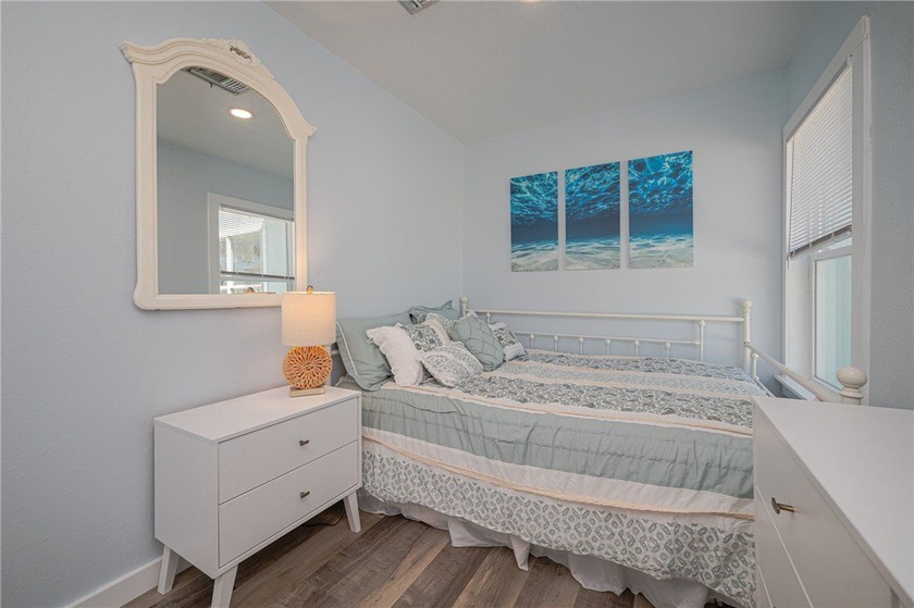 GREAT INVESTMENT OPPORTUNITY &amp; LOCATION! Enjoy this relaxing - photo 16