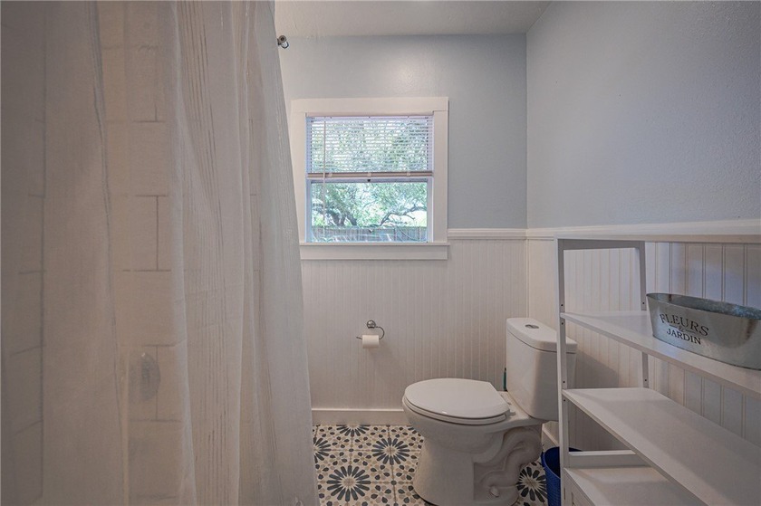 GREAT INVESTMENT OPPORTUNITY &amp; LOCATION! Enjoy this relaxing - photo 17