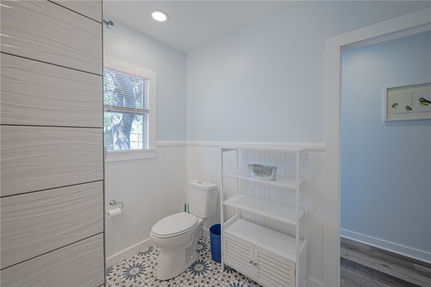 GREAT INVESTMENT OPPORTUNITY &amp; LOCATION! Enjoy this relaxing - photo 20