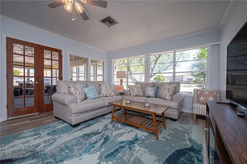 GREAT INVESTMENT OPPORTUNITY &amp; LOCATION! Enjoy this relaxing - photo 31