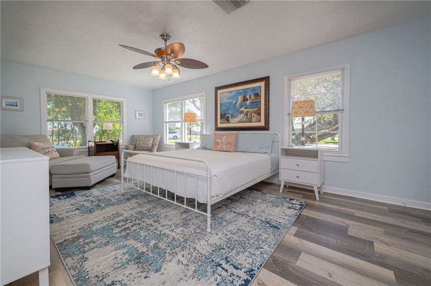 GREAT INVESTMENT OPPORTUNITY &amp; LOCATION! Enjoy this relaxing - photo 32