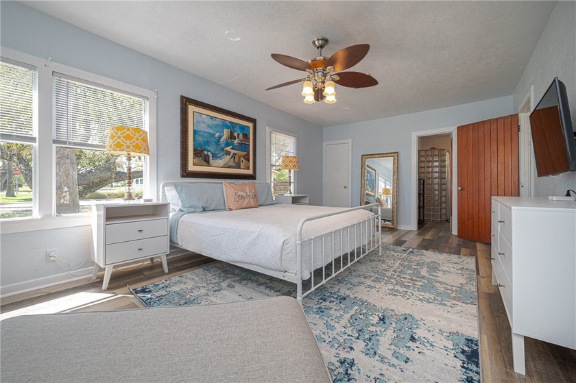 GREAT INVESTMENT OPPORTUNITY &amp; LOCATION! Enjoy this relaxing - photo 34