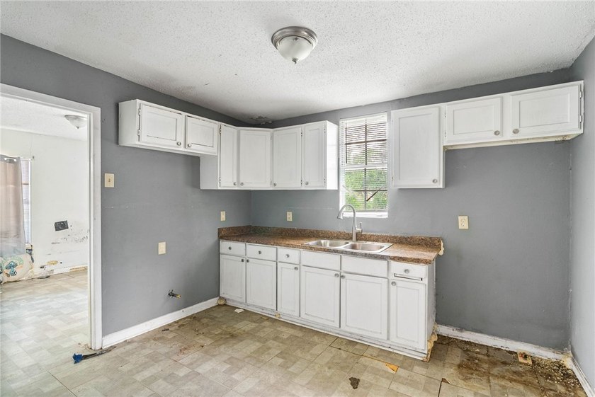 Unlock the potential of this property located in the heart of - photo 6