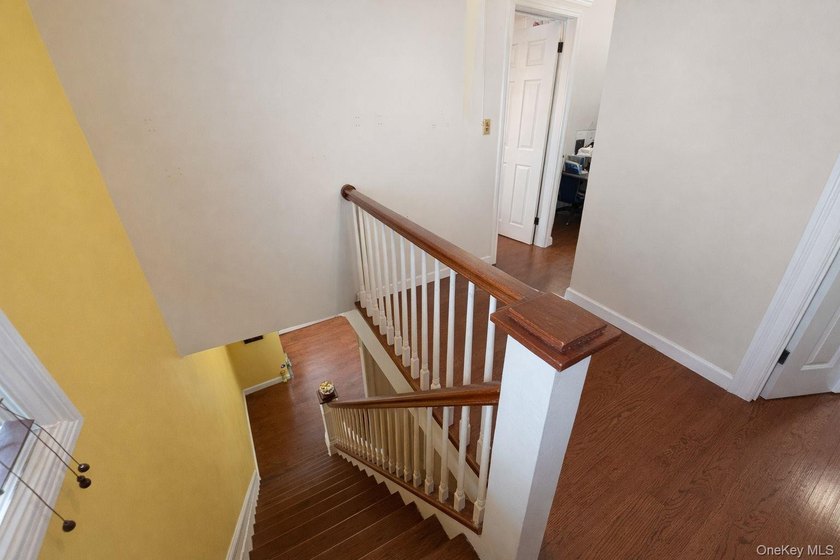 Charming early 20th-century Victorian-style residence situated - photo 10