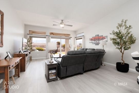 Beautifully furnished &amp; elegantly remodeled 2 bedroom + den - photo 16