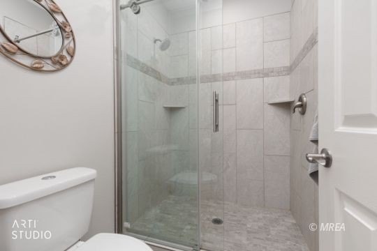 Beautifully furnished &amp; elegantly remodeled 2 bedroom + den - photo 23