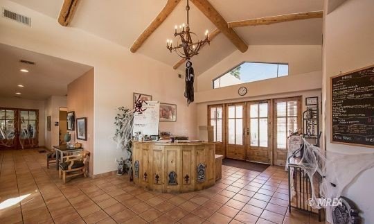Beautifully furnished &amp; elegantly remodeled 2 bedroom + den - photo 32