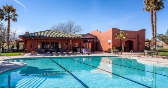 Beautifully furnished &amp; elegantly remodeled 2 bedroom + den - photo 37