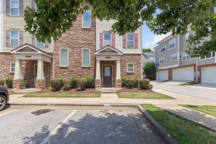 Welcome home to this beautiful, move-in-ready end-unit townhouse - photo 5