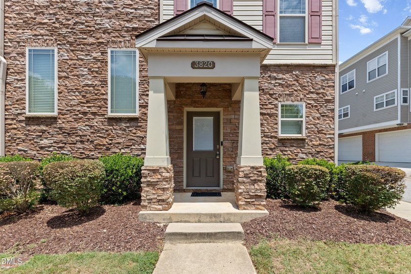 Welcome home to this beautiful, move-in-ready end-unit townhouse - photo 6