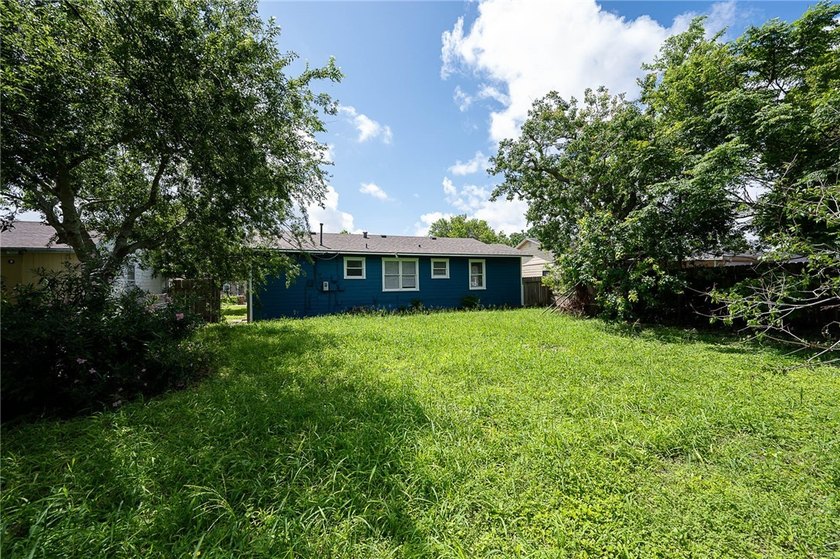 Move in ready, fresh paint, new roof (June 2026) located in the - photo 11