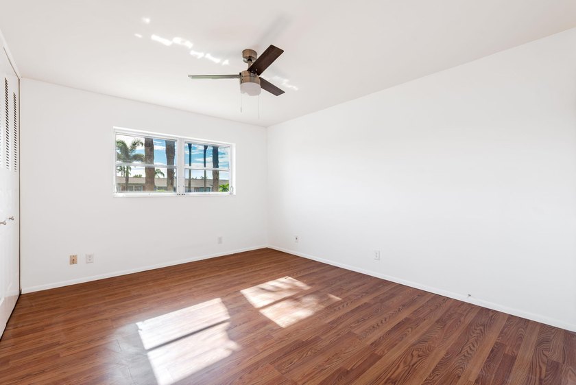 1 bedroom 1.5 baths. Fully remodeled. Enjoy vibrant living in - photo 11