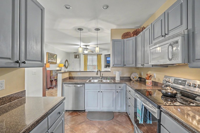 Welcome to 3012 Sugarberry Lane in Whitney Lake! You will not - photo 12