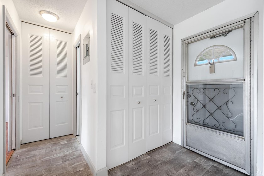 1 bedroom 1.5 baths. Fully remodeled. Enjoy vibrant living in - photo 12