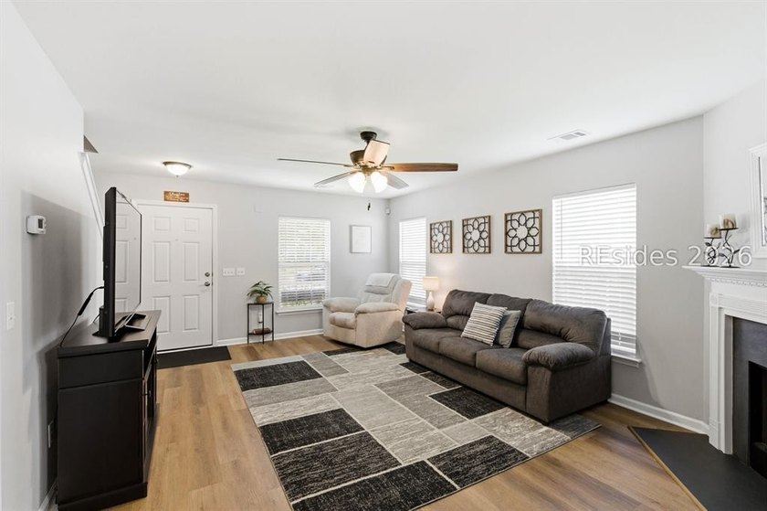 Beautifully renovated 3-bedroom, 2-bath home ideally located - photo 13