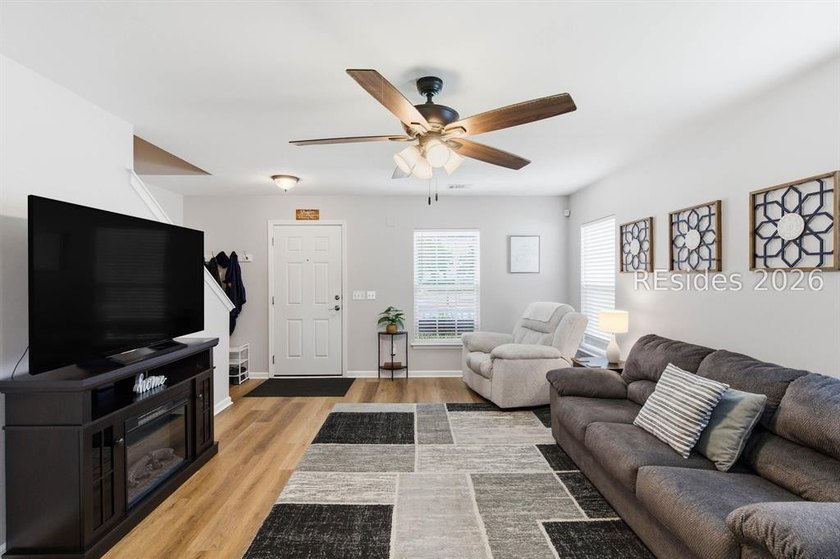 Beautifully renovated 3-bedroom, 2-bath home ideally located - photo 14
