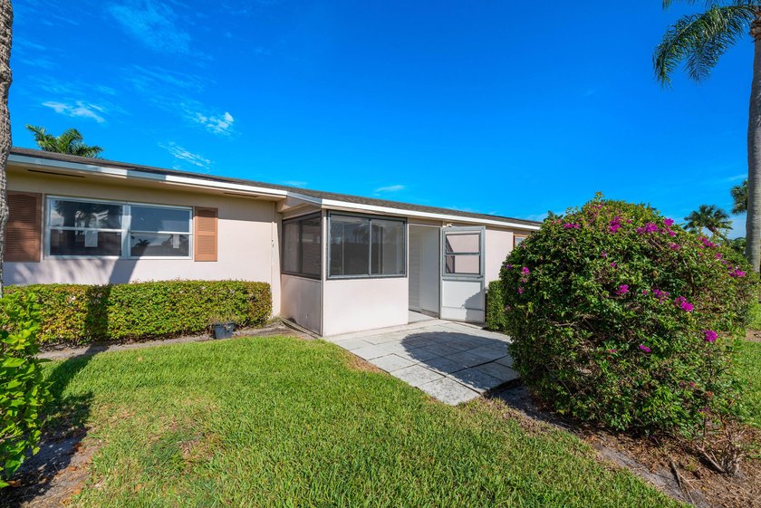 1 bedroom 1.5 baths. Fully remodeled. Enjoy vibrant living in - photo 17