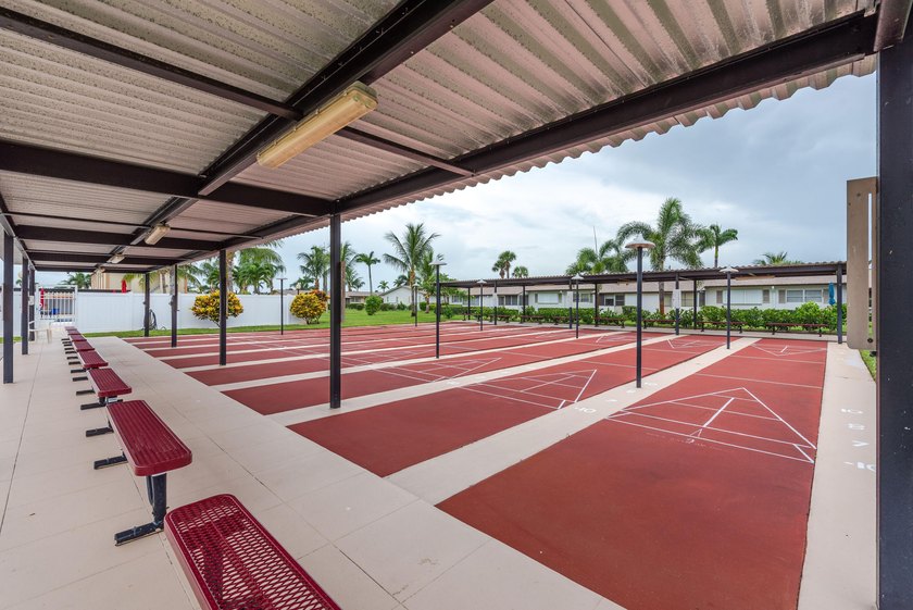 1 bedroom 1.5 baths. Fully remodeled. Enjoy vibrant living in - photo 26