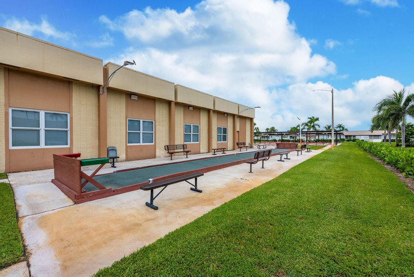 1 bedroom 1.5 baths. Fully remodeled. Enjoy vibrant living in - photo 27