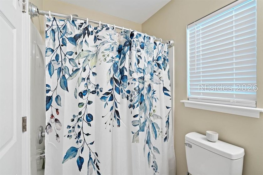 Beautifully renovated 3-bedroom, 2-bath home ideally located - photo 31
