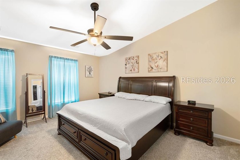 Beautifully renovated 3-bedroom, 2-bath home ideally located - photo 32