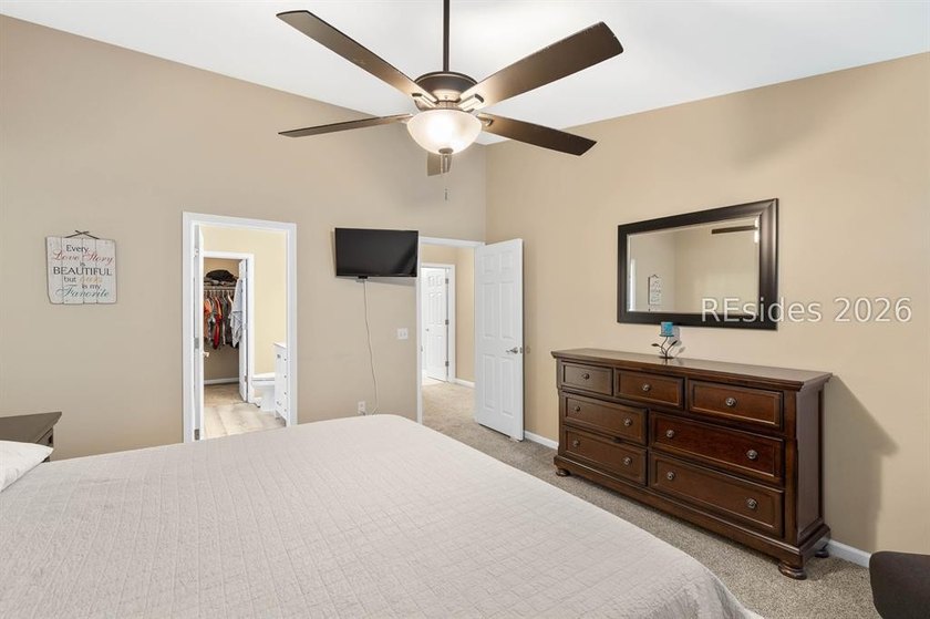 Beautifully renovated 3-bedroom, 2-bath home ideally located - photo 33