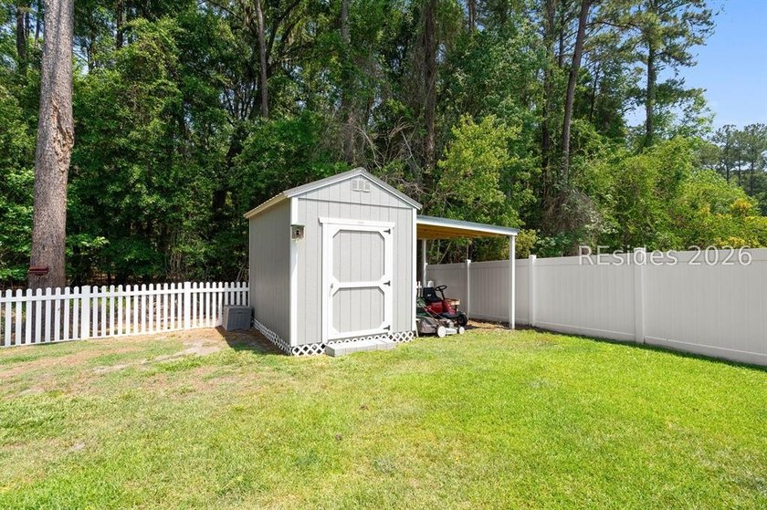 Beautifully renovated 3-bedroom, 2-bath home ideally located - photo 46