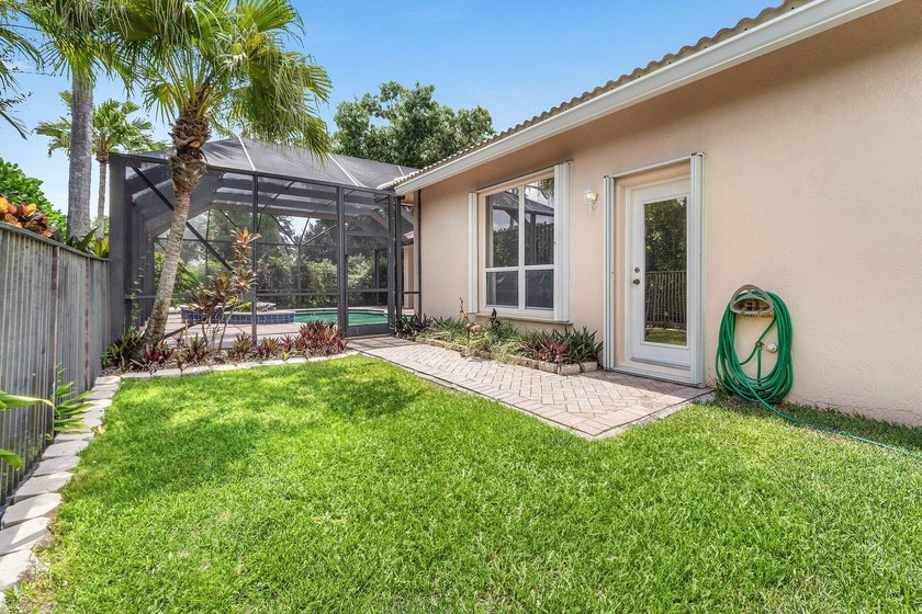 Located in the sought-after Estate Section of Wellington Shores - photo 34