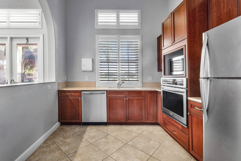 Located in the sought-after Estate Section of Wellington Shores - photo 45