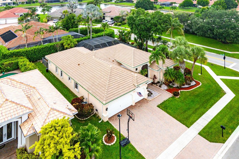 Located in the sought-after Estate Section of Wellington Shores - photo 46