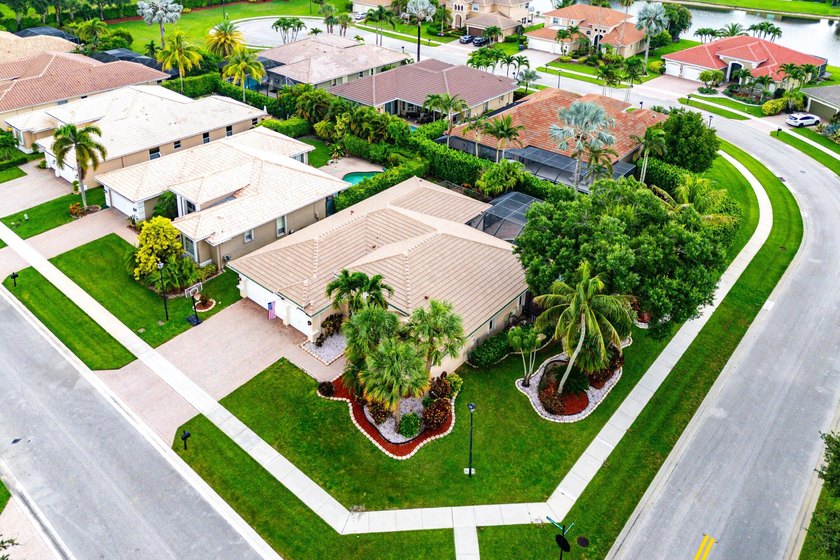 Located in the sought-after Estate Section of Wellington Shores - photo 48