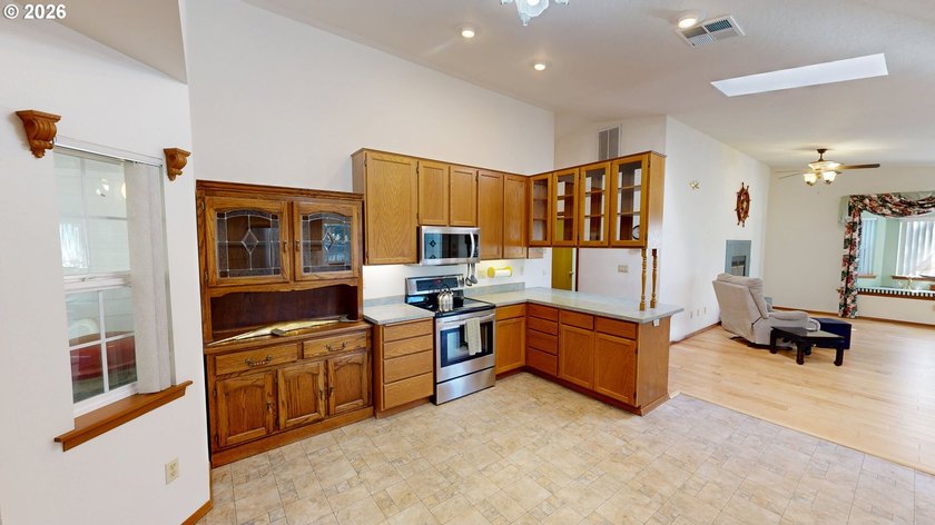 IMMACULATELY maintained home near Harris Beach, and in a quiet - photo 11