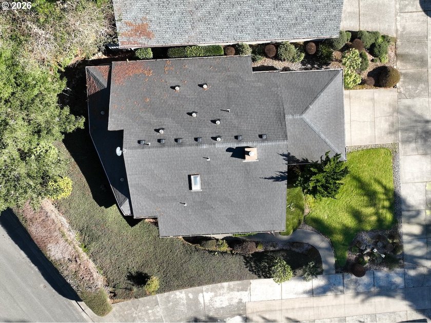 IMMACULATELY maintained home near Harris Beach, and in a quiet - photo 15