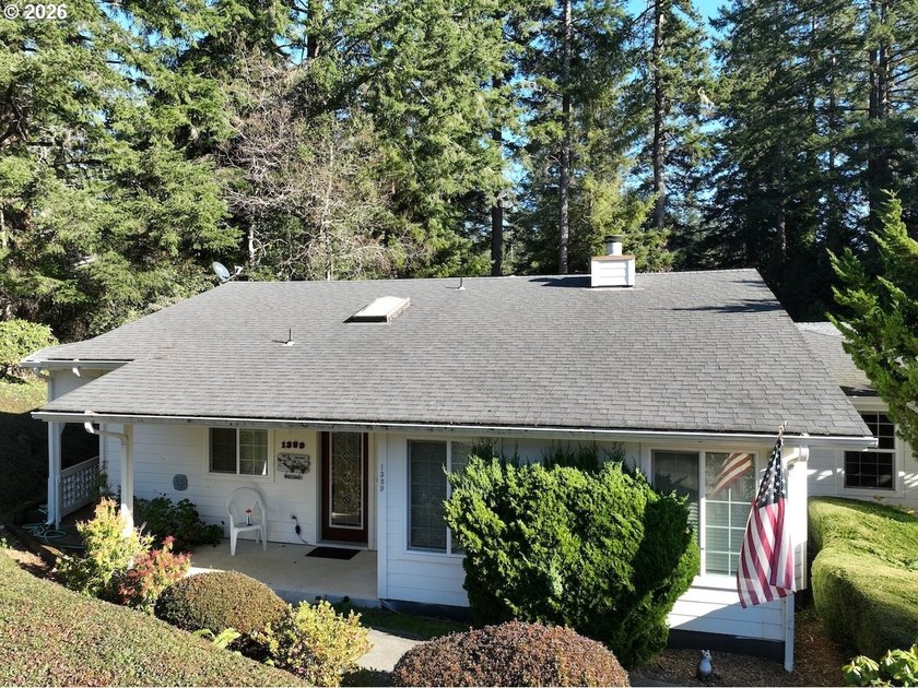 IMMACULATELY maintained home near Harris Beach, and in a quiet - photo 16