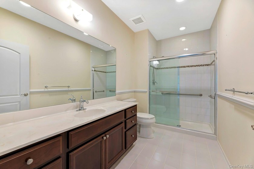 Welcome to this beautifully maintained end unit offering comfort - photo 22