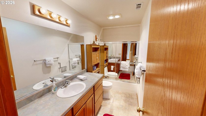IMMACULATELY maintained home near Harris Beach, and in a quiet - photo 22