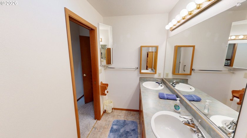 IMMACULATELY maintained home near Harris Beach, and in a quiet - photo 25