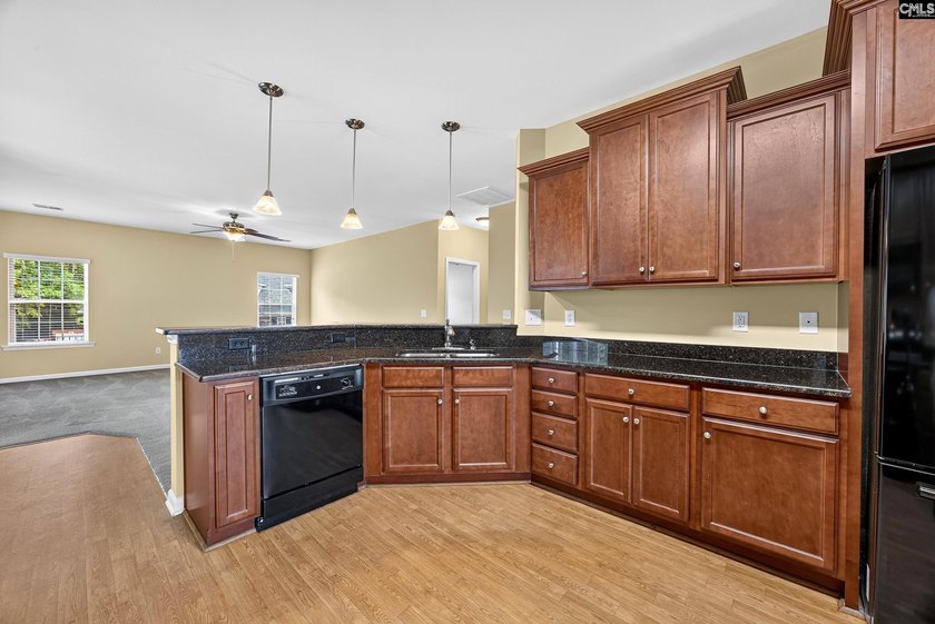 Just in time for summer celebrations! Prime location in the - photo 11