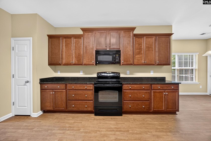 Just in time for summer celebrations! Prime location in the - photo 12