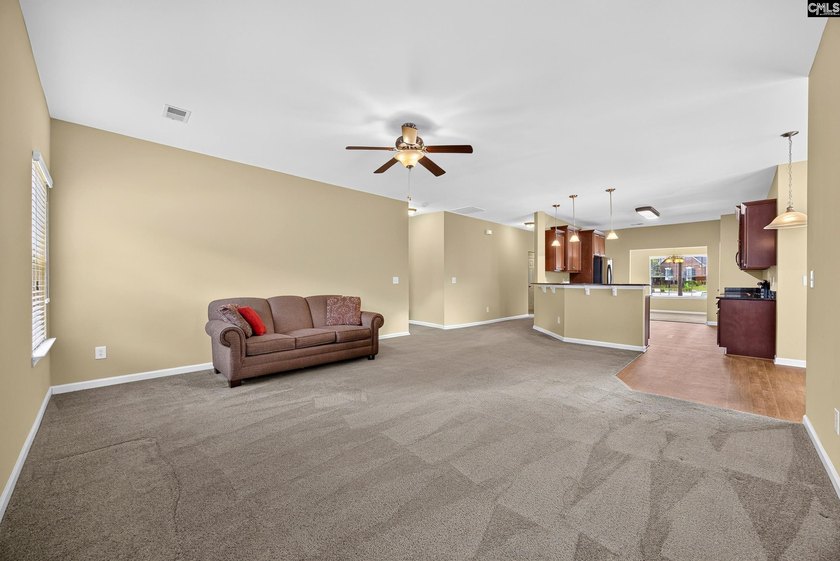 Just in time for summer celebrations! Prime location in the - photo 18