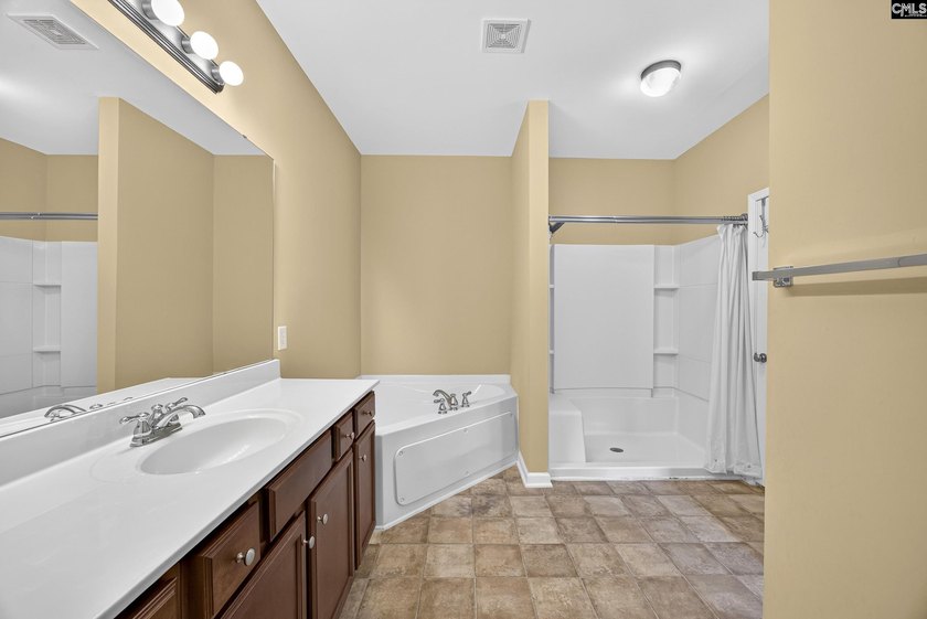Just in time for summer celebrations! Prime location in the - photo 21